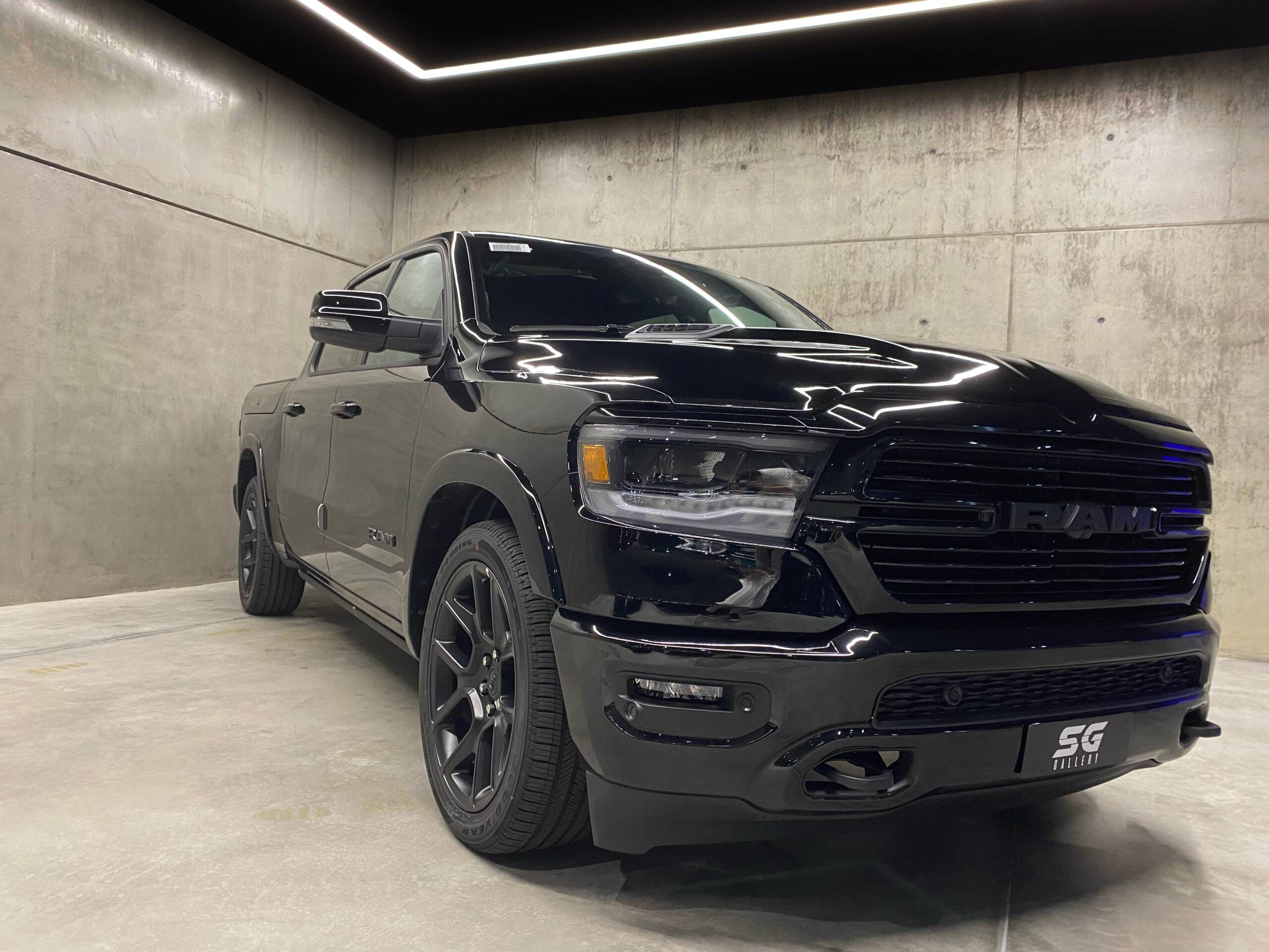 DODGE RAM 1500 LARAMIE 5.7 HEMI