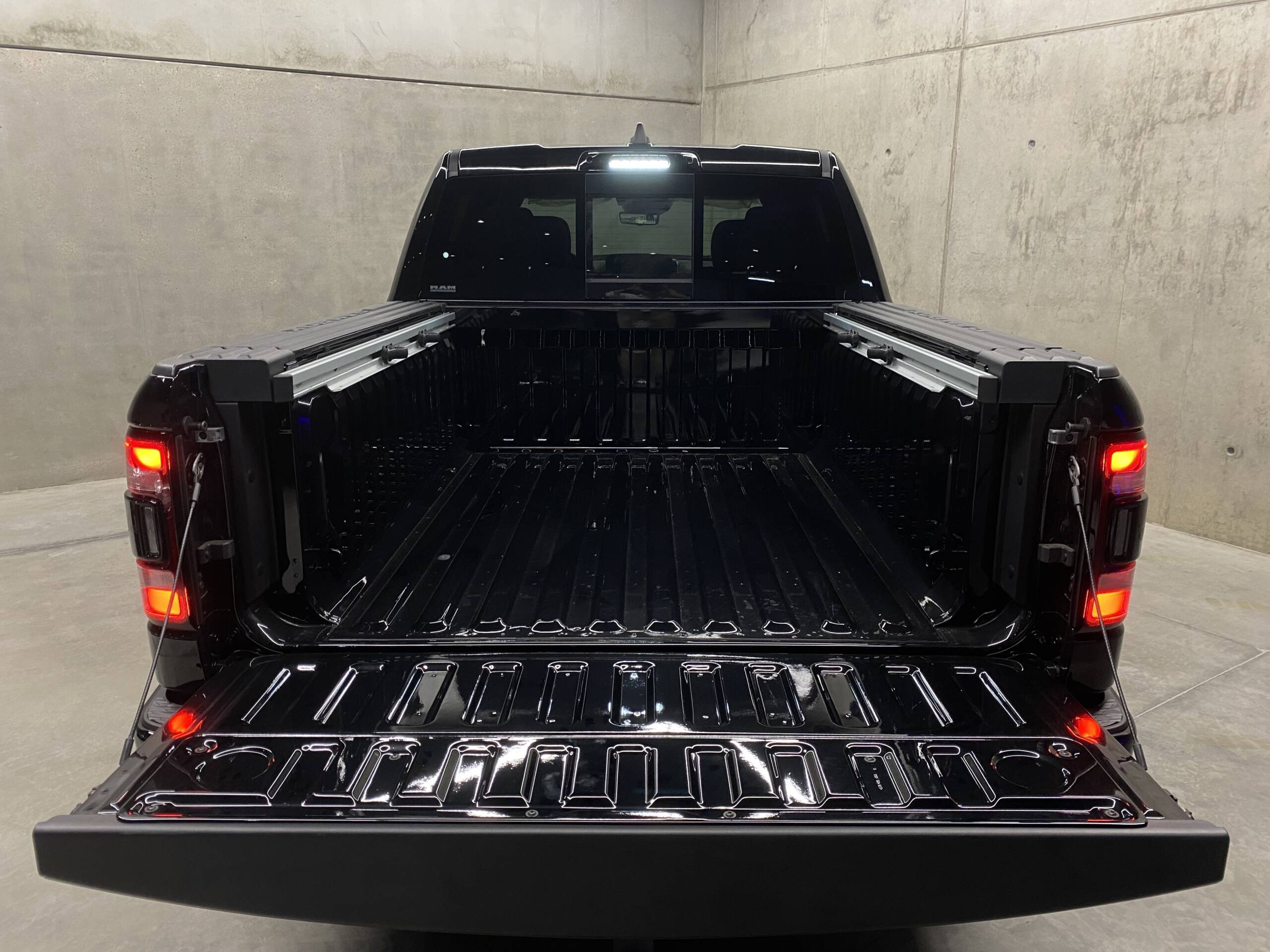 DODGE RAM 1500 LARAMIE 5.7 HEMI - Imagen 8