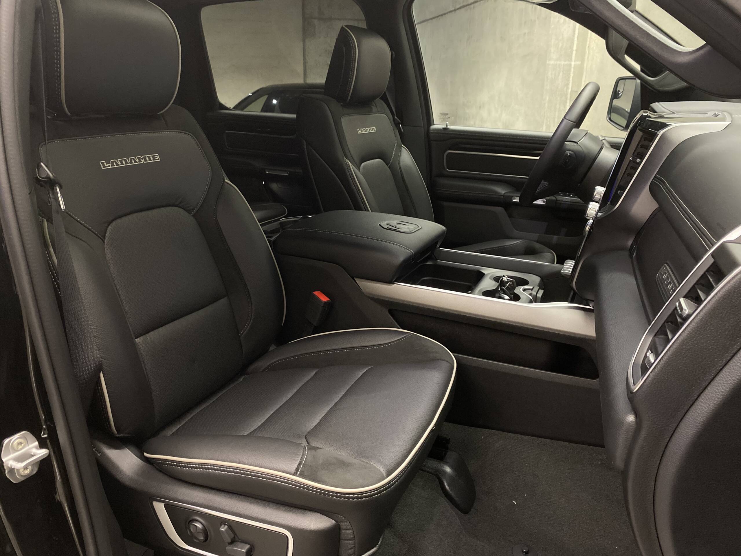 DODGE RAM 1500 LARAMIE 5.7 HEMI - Imagen 19