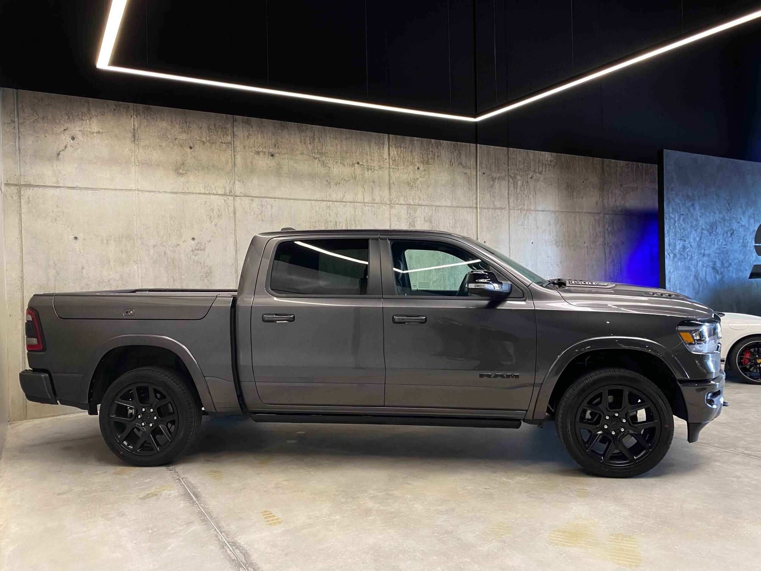 DODGE RAM 1500 LARAMIE 5.7 HEMI - Imagen 2