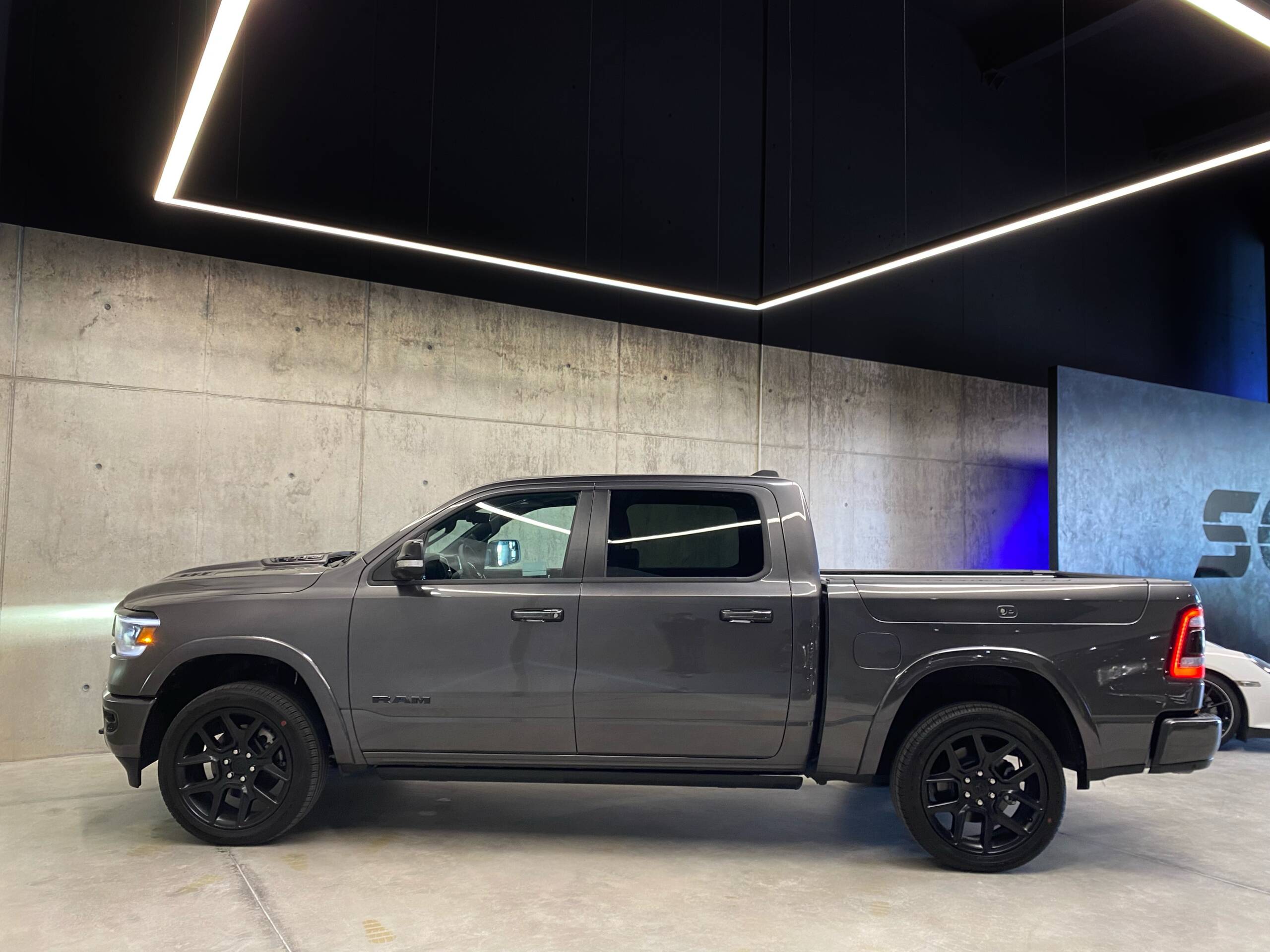 DODGE RAM 1500 LARAMIE 5.7 HEMI - Imagen 8