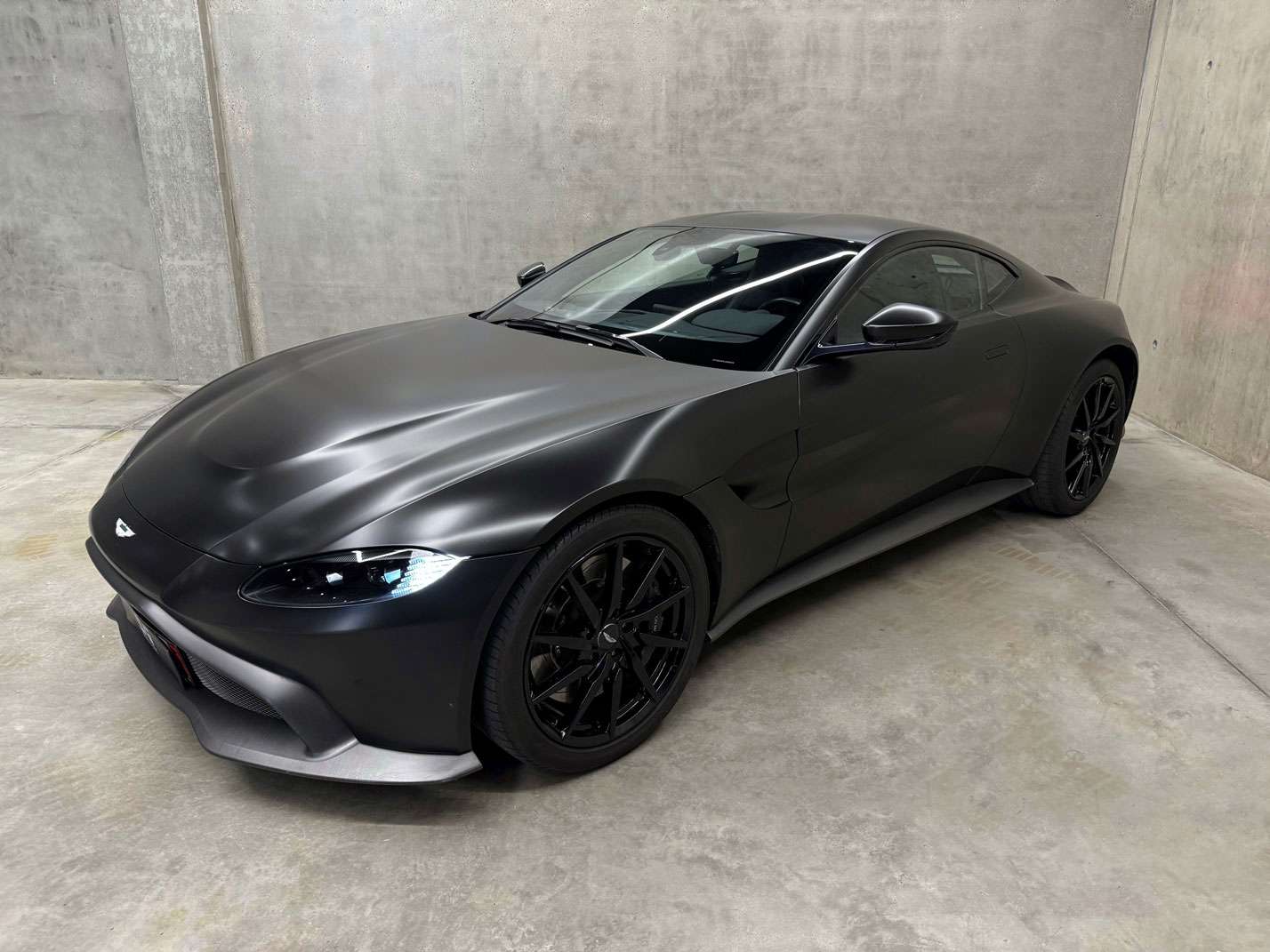 ASTON MARTIN VANTAGE - Imagen 3