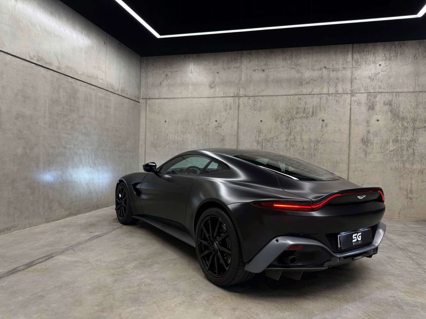 ASTON MARTIN VANTAGE - Imagen 4