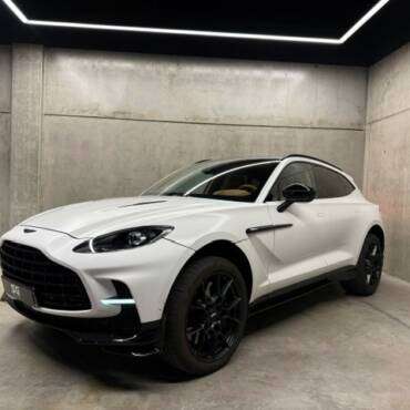 ASTON MARTIN DBX 707
